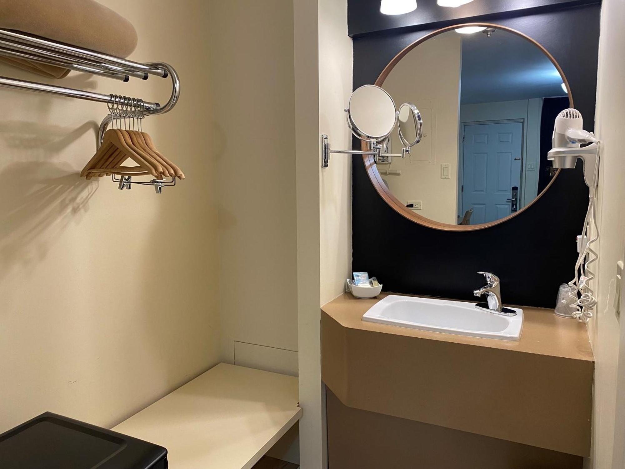 Hotel Centre-Ville Montmagny Kültér fotó